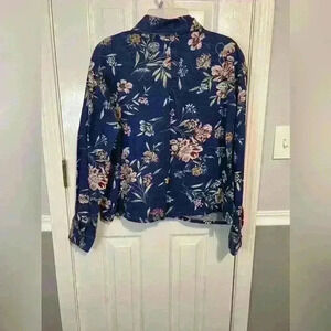 Liz Wear Women’s Large Floral Denim Jacket with pockets